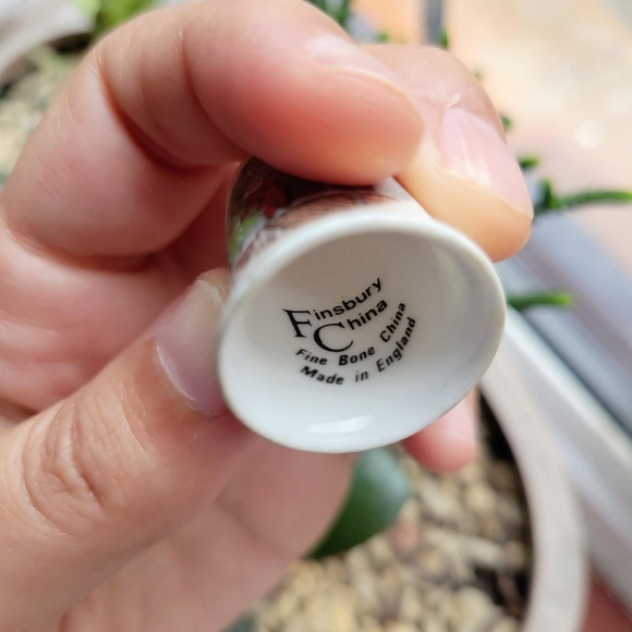 Vintage Santa Claus Finsbury Fine Bone China Thimble - Picture 6 of 7